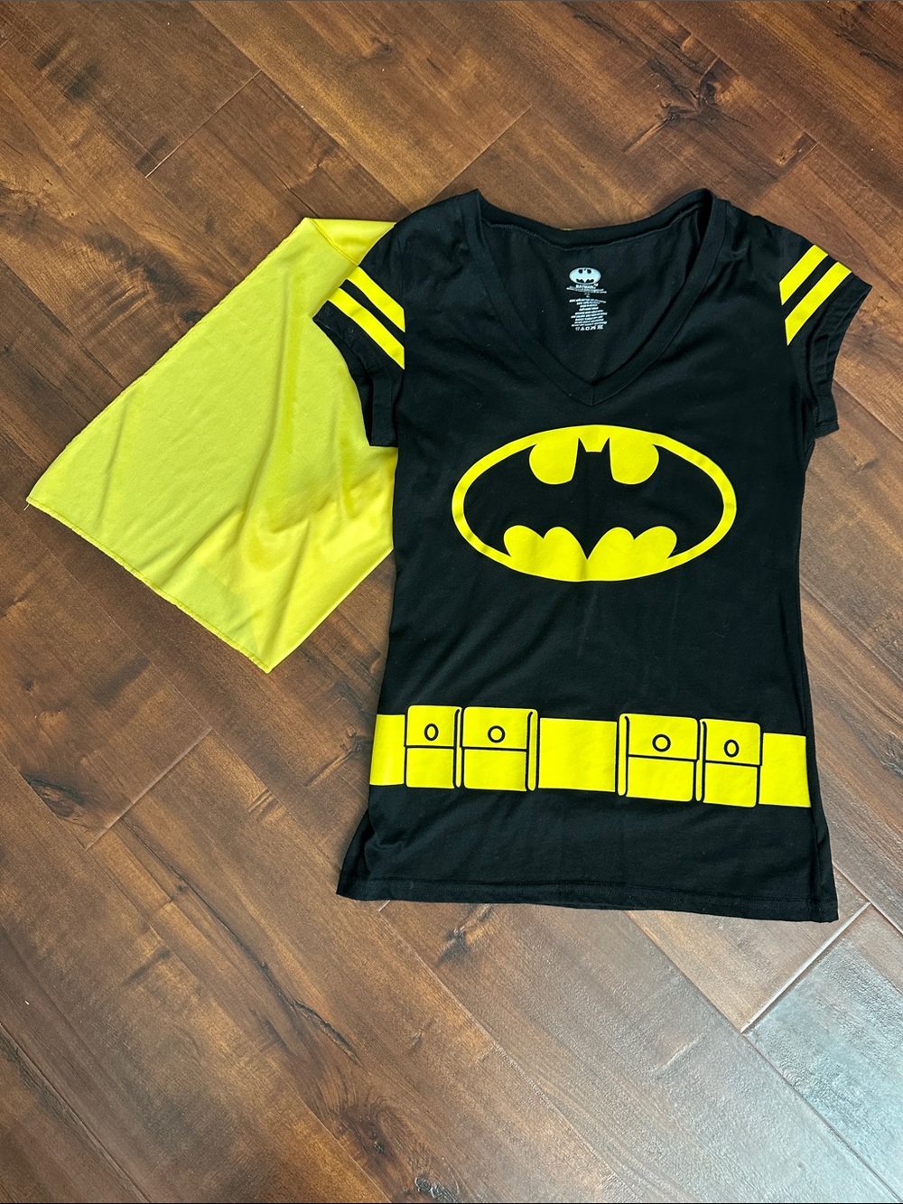 DC Comics Girls Black & Yellow Batman Tee with Cape, XL (16), like new!